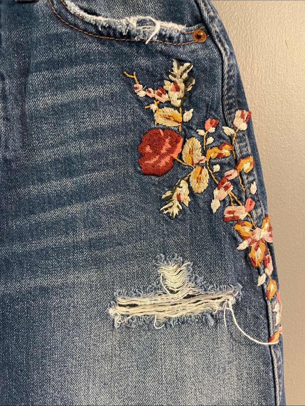 Abercrombie & Fitch Floral Embroidered Denim Mini Skirt Size 24 - Picture 2 of 6
